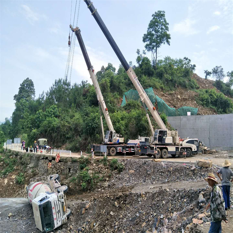 抱罗镇汽车掉沟里叫吊车救援要多少钱